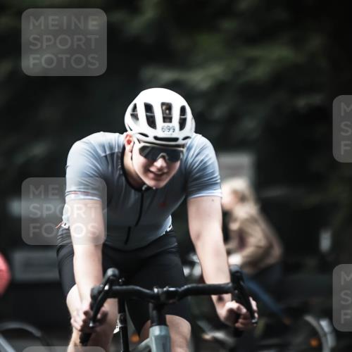 13.09.2026 - Stadtparktriathlon H.Heesch http://msf.ph/oto/10360264 13.09.2026 11:14:54 Radfahren 469, 634, 699 meine-sportfotos.de