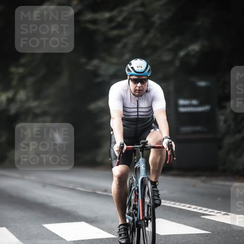 13.09.2026 - Stadtparktriathlon H.Heesch http://msf.ph/oto/10360287 13.09.2026 11:15:06 Radfahren 592, 678 meine-sportfotos.de
