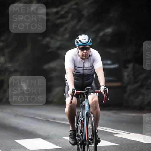 13.09.2026 - Stadtparktriathlon H.Heesch http://msf.ph/oto/10360291 13.09.2026 11:15:07 Radfahren 592, 678 meine-sportfotos.de