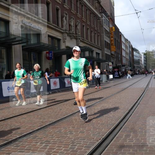 13.09.2026 - 21. swb-Marathon Bremen Strokosch-Dieckow http://msf.ph/oto/10360301 13.09.2026 11:20:21 Ziel 10161, 11529, 11530, 11541, 11675, 11980, 12153, 12285, 12316, 12317, 11244, 11296, 11333, 11337, 12285, 12374 meine-sportfotos.de