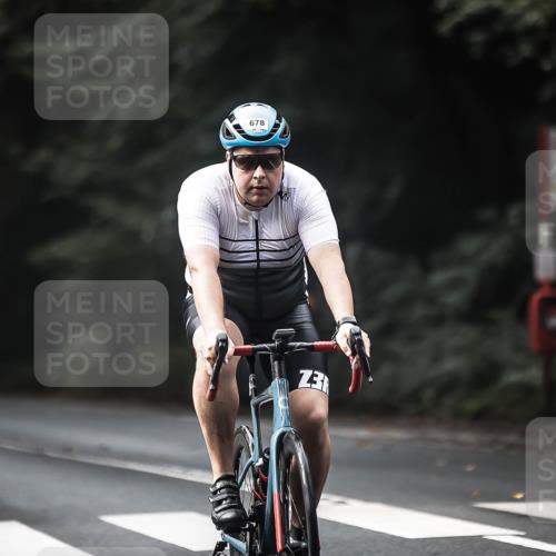 13.09.2026 - Stadtparktriathlon H.Heesch http://msf.ph/oto/10360305 13.09.2026 11:15:07 Radfahren 592, 678 meine-sportfotos.de