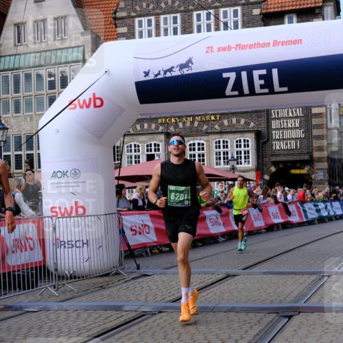 13.09.2026 - 21. swb-Marathon Bremen Tim E. http://msf.ph/oto/10360311 13.09.2026 12:57:20 Ziel 365, 573, 850, 3368, 6201, 7118, 7671 meine-sportfotos.de