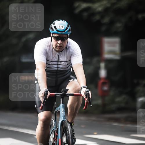 13.09.2026 - Stadtparktriathlon H.Heesch http://msf.ph/oto/10360313 13.09.2026 11:15:07 Radfahren 592, 678 meine-sportfotos.de
