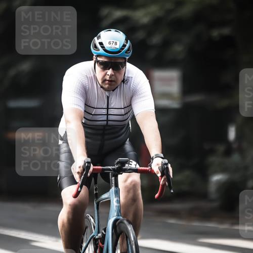 13.09.2026 - Stadtparktriathlon H.Heesch http://msf.ph/oto/10360318 13.09.2026 11:15:07 Radfahren 592, 678 meine-sportfotos.de