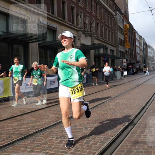 13.09.2026 - 21. swb-Marathon Bremen Strokosch-Dieckow http://msf.ph/oto/10360320 13.09.2026 11:20:22 Ziel 10161, 11529, 11530, 11541, 11675, 11980, 12153, 12316, 12317, 11244, 11296, 11333, 11337, 12285, 12374 meine-sportfotos.de