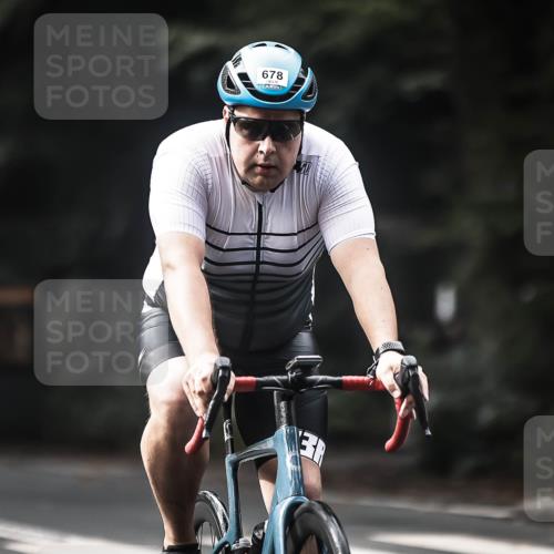 13.09.2026 - Stadtparktriathlon H.Heesch http://msf.ph/oto/10360323 13.09.2026 11:15:07 Radfahren 592, 678 meine-sportfotos.de