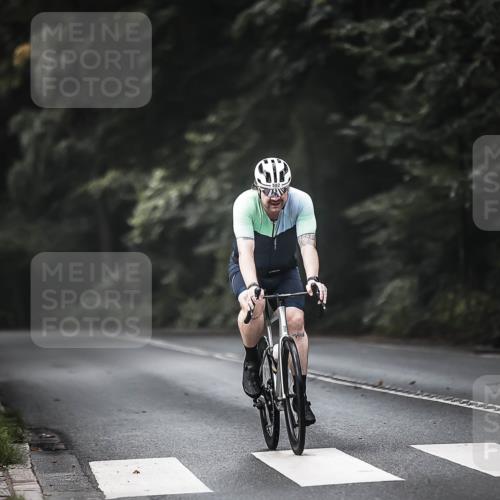 13.09.2026 - Stadtparktriathlon H.Heesch http://msf.ph/oto/10360341 13.09.2026 11:15:09 Radfahren 592, 678 meine-sportfotos.de