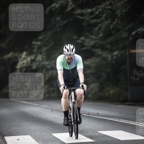 13.09.2026 - Stadtparktriathlon H.Heesch http://msf.ph/oto/10360349 13.09.2026 11:15:09 Radfahren 592, 678 meine-sportfotos.de