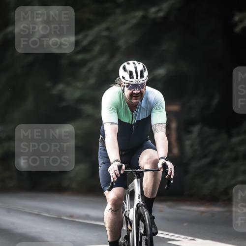 13.09.2026 - Stadtparktriathlon H.Heesch http://msf.ph/oto/10360365 13.09.2026 11:15:10 Radfahren 592, 678 meine-sportfotos.de