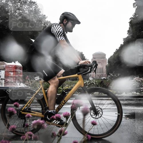 13.09.2026 - Stadtparktriathlon H.Heesch http://msf.ph/oto/10360371 13.09.2026 12:09:31 Radfahren 841, 935, 1039 meine-sportfotos.de