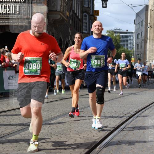 13.09.2026 - 21. swb-Marathon Bremen Strokosch-Dieckow http://msf.ph/oto/10360382 13.09.2026 13:34:07 Ziel 930, 1656, 2405, 2727, 2872, 2960, 3201, 3389, 3522, 3761, 4490, 4554, 4658, 4874, 5063, 5156, 5513, 5587, 6151, 6508, 6538, 6808, 7126, 7354, 7633, 7652, 7832, 8512, 9068, 9128, 9342, 9344, 9390, 911, 2464, 3068, 3214, 3632, 3636, 4112, 5147, 5265, 5489, 5768, 6350, 6405, 7113, 7696, 7897, 8870, 9094, 9100, 9402, 9453, 9905, 10058 meine-sportfotos.de