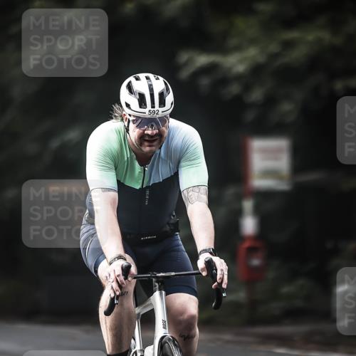 13.09.2026 - Stadtparktriathlon H.Heesch http://msf.ph/oto/10360383 13.09.2026 11:15:10 Radfahren 592, 678 meine-sportfotos.de