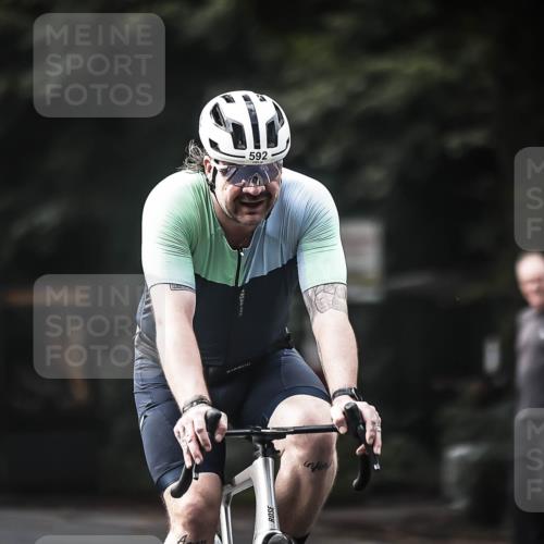 13.09.2026 - Stadtparktriathlon H.Heesch http://msf.ph/oto/10360388 13.09.2026 11:15:10 Radfahren 592, 678 meine-sportfotos.de