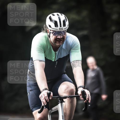 13.09.2026 - Stadtparktriathlon H.Heesch http://msf.ph/oto/10360392 13.09.2026 11:15:10 Radfahren 592, 678 meine-sportfotos.de