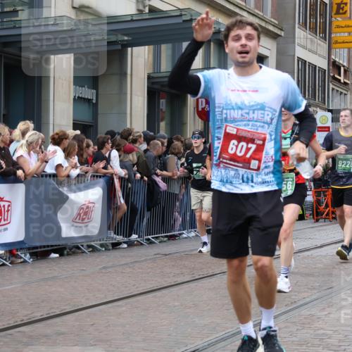 13.09.2026 - 21. swb-Marathon Bremen Strokosch-Dieckow http://msf.ph/oto/10360394 13.09.2026 13:35:47 Ziel 563, 1072, 1867, 2339, 2565, 2931, 2949, 3026, 3056, 3224, 3291, 3454, 3489, 4016, 4989, 5026, 5157, 5259, 5276, 5381, 5800, 5816, 6159, 6642, 6778, 6874, 6982, 7036, 7043, 7256, 7379, 7385, 7804, 8145, 8227, 8275, 8488, 8511, 8705, 8941, 9026, 9076, 9226, 9243, 9497, 9564, 13179, 13238, 156, 318, 532, 607, 2041, 2318, 2356, 3055, 3087, 3226, 3485, 3704, 3780, 3857, 4048, 4326, 5071, 5308, 5381, 5467, 5468, 5584, 5586, 5661, 6465, 6466, 6644 meine-sportfotos.de