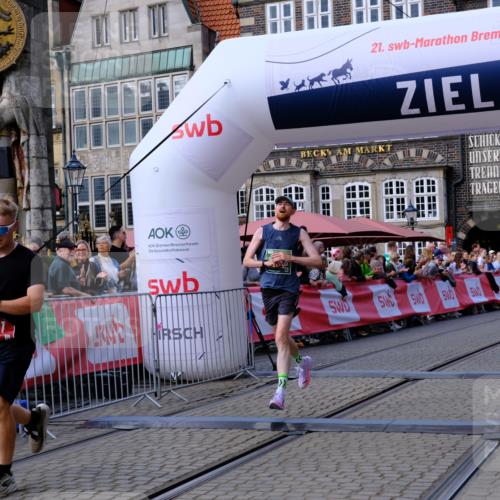 13.09.2026 - 21. swb-Marathon Bremen Tim E. http://msf.ph/oto/10360479 13.09.2026 12:57:32 Ziel 850, 3368, 5912 meine-sportfotos.de