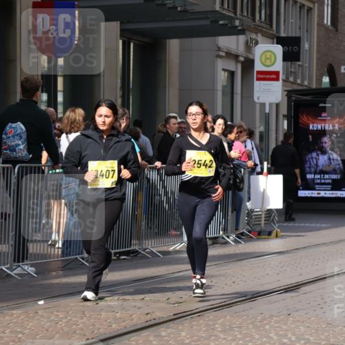13.09.2026 - 21. swb-Marathon Bremen Strokosch-Dieckow http://msf.ph/oto/10360488 13.09.2026 11:20:46 Ziel 10407, 12542, 10161, 11529, 11530, 11541, 11675, 11980, 12153, 12285, 12316, 12317 meine-sportfotos.de