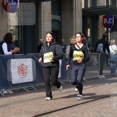 13.09.2026 - 21. swb-Marathon Bremen Strokosch-Dieckow http://msf.ph/oto/10360524 13.09.2026 11:20:48 Ziel 10407, 12542, 10161, 11529, 11530, 11541, 11675, 11980, 12153, 12316, 12317 meine-sportfotos.de
