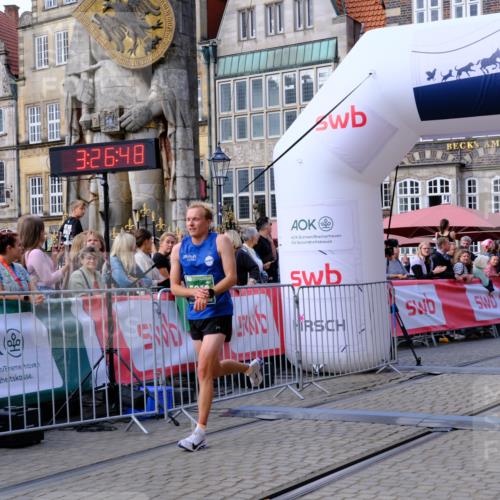 13.09.2026 - 21. swb-Marathon Bremen Tim E. http://msf.ph/oto/10360552 13.09.2026 12:57:37 Ziel 850, 1875, 2986, 3368, 5912, 6264 meine-sportfotos.de