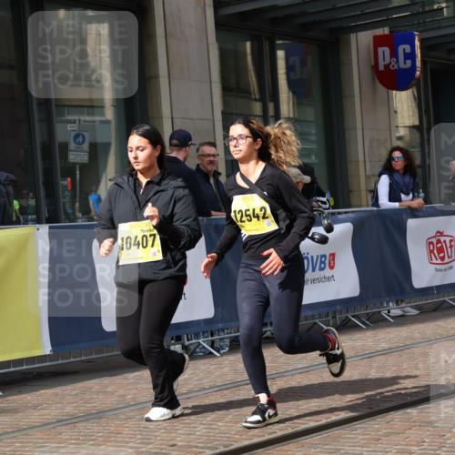 13.09.2026 - 21. swb-Marathon Bremen Strokosch-Dieckow http://msf.ph/oto/10360587 13.09.2026 11:20:50 Ziel 10407, 12542, 10161, 11529, 11530, 11541, 11675, 11980, 12153, 12316, 12317 meine-sportfotos.de