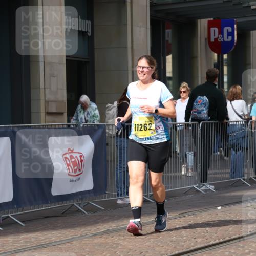 13.09.2026 - 21. swb-Marathon Bremen Strokosch-Dieckow http://msf.ph/oto/10360625 13.09.2026 11:21:06 Ziel 11262, 11780, 11821, 10407, 12542 meine-sportfotos.de