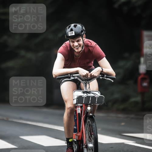 13.09.2026 - Stadtparktriathlon H.Heesch http://msf.ph/oto/10360654 13.09.2026 10:01:08 Radfahren 224, 228, 232, 236, 241, 244, 271 meine-sportfotos.de