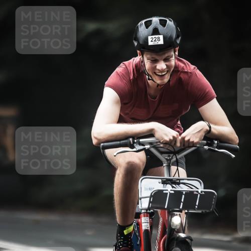 13.09.2026 - Stadtparktriathlon H.Heesch http://msf.ph/oto/10360668 13.09.2026 10:01:08 Radfahren 224, 228, 232, 236, 241, 244, 271 meine-sportfotos.de