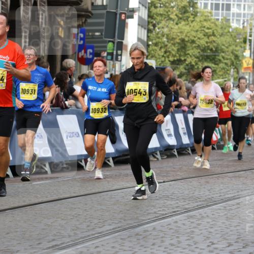 13.09.2026 - 21. swb-Marathon Bremen Strokosch-Dieckow http://msf.ph/oto/10360678 13.09.2026 10:58:11 Ziel 10078, 10460, 10559, 10565, 10707, 10728, 11136, 11153, 11332, 11532, 11568, 11824, 11856, 11863, 12228, 12231, 12264, 12427, 12551, 12555, 10249, 10530, 10750, 10798, 11004, 11120, 11131, 11152, 11202, 11388, 11403, 11420, 11455, 11686, 11750, 11906, 11952, 11953, 12017, 12092, 12386, 12387, 12518 meine-sportfotos.de