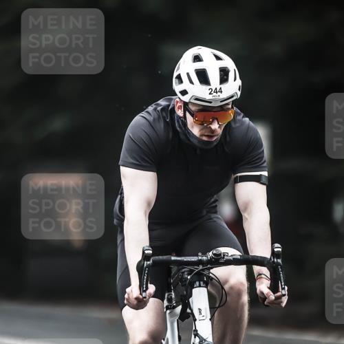 13.09.2026 - Stadtparktriathlon H.Heesch http://msf.ph/oto/10360701 13.09.2026 10:01:11 Radfahren 224, 228, 232, 236, 244, 271 meine-sportfotos.de