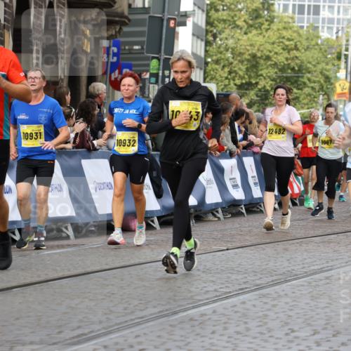 13.09.2026 - 21. swb-Marathon Bremen Strokosch-Dieckow http://msf.ph/oto/10360728 13.09.2026 10:58:11 Ziel 10078, 10460, 10559, 10565, 10707, 10728, 11136, 11153, 11332, 11532, 11568, 11824, 11856, 11863, 12228, 12231, 12264, 12427, 12551, 12555, 10249, 10530, 10750, 10798, 11004, 11120, 11131, 11152, 11202, 11388, 11403, 11420, 11455, 11686, 11750, 11906, 11952, 11953, 12017, 12092, 12386, 12387, 12518 meine-sportfotos.de
