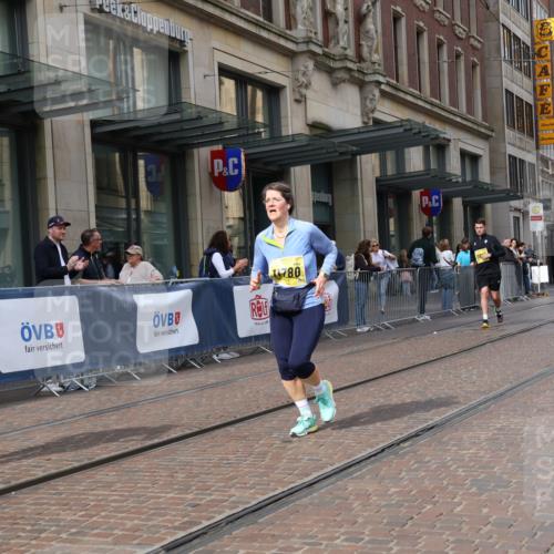 13.09.2026 - 21. swb-Marathon Bremen Strokosch-Dieckow http://msf.ph/oto/10360752 13.09.2026 11:21:10 Ziel 11262, 11780, 11821, 10407, 12542 meine-sportfotos.de