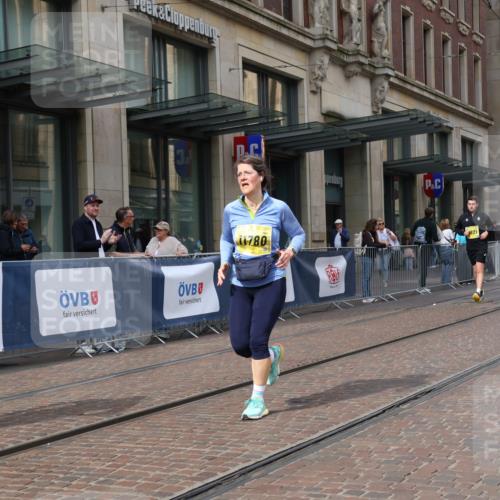 13.09.2026 - 21. swb-Marathon Bremen Strokosch-Dieckow http://msf.ph/oto/10360773 13.09.2026 11:21:10 Ziel 11262, 11780, 11821, 10407, 12542 meine-sportfotos.de