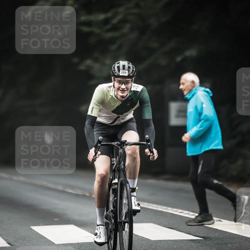 13.09.2026 - Stadtparktriathlon H.Heesch http://msf.ph/oto/10360780 13.09.2026 10:01:25 Radfahren 289 meine-sportfotos.de