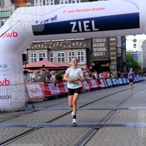 13.09.2026 - 21. swb-Marathon Bremen Tim E. http://msf.ph/oto/10360830 13.09.2026 12:57:56 Ziel 919, 2986, 4795, 6264 meine-sportfotos.de