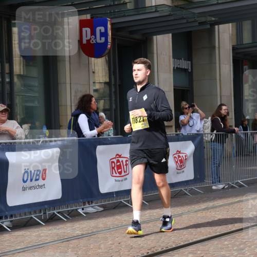 13.09.2026 - 21. swb-Marathon Bremen Strokosch-Dieckow http://msf.ph/oto/10360840 13.09.2026 11:21:13 Ziel 11104, 11262, 11780, 11821, 10407, 12542 meine-sportfotos.de