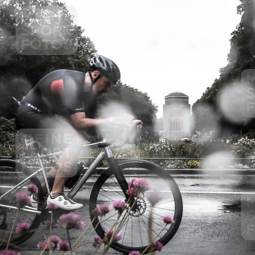13.09.2026 - Stadtparktriathlon H.Heesch http://msf.ph/oto/10360842 13.09.2026 12:13:05 Radfahren 858, 1051, 1187 meine-sportfotos.de