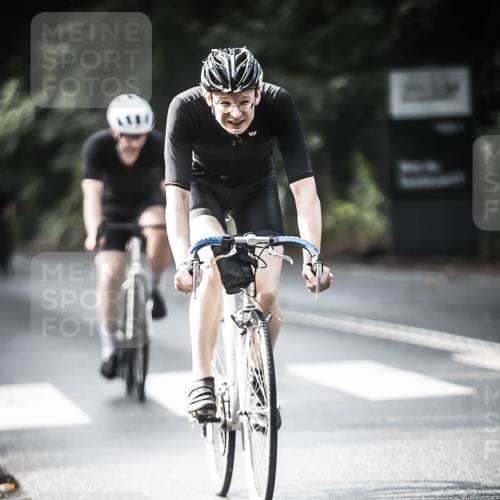 13.09.2026 - Stadtparktriathlon H.Heesch http://msf.ph/oto/10360848 13.09.2026 11:16:24 Radfahren 579, 606, 708, 790 meine-sportfotos.de