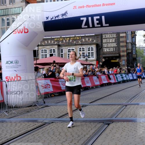 13.09.2026 - 21. swb-Marathon Bremen Tim E. http://msf.ph/oto/10360859 13.09.2026 12:57:57 Ziel 919, 4795 meine-sportfotos.de