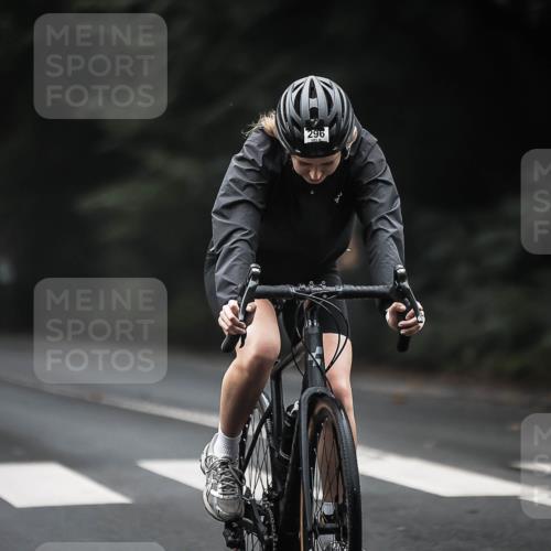 13.09.2026 - Stadtparktriathlon H.Heesch http://msf.ph/oto/10360875 13.09.2026 10:01:36 Radfahren 216, 233, 296, 338 meine-sportfotos.de