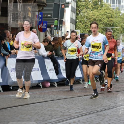 13.09.2026 - 21. swb-Marathon Bremen Strokosch-Dieckow http://msf.ph/oto/10360876 13.09.2026 10:58:15 Ziel 10078, 10543, 10559, 10565, 10604, 10707, 10728, 10826, 11136, 11153, 11332, 11532, 11568, 11824, 11856, 11863, 12228, 12231, 12427, 12551, 12555, 10530, 11004, 11131, 11152, 11202, 11384, 11403, 11455, 11686, 11750, 11906, 11953, 12092, 12180, 12518 meine-sportfotos.de