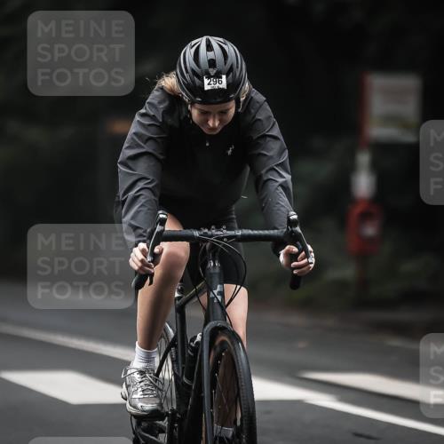 13.09.2026 - Stadtparktriathlon H.Heesch http://msf.ph/oto/10360881 13.09.2026 10:01:36 Radfahren 216, 233, 296, 338 meine-sportfotos.de