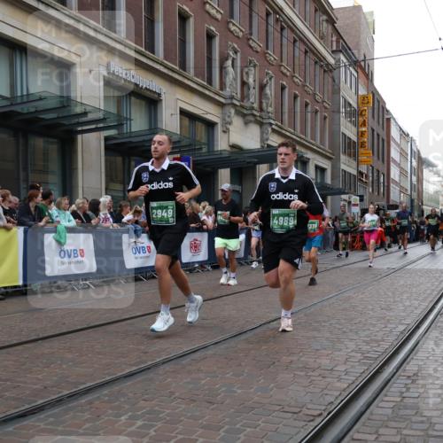 13.09.2026 - 21. swb-Marathon Bremen Strokosch-Dieckow http://msf.ph/oto/10360885 13.09.2026 13:35:57 Ziel 372, 563, 900, 1072, 1867, 2339, 2692, 2700, 2931, 2949, 3224, 3291, 3410, 3489, 3591, 4049, 4643, 4989, 5259, 5800, 6642, 6778, 6982, 7256, 7379, 7865, 8227, 8275, 8488, 8511, 8525, 8731, 8941, 9026, 9076, 9226, 9427, 9497, 9564, 13038, 13238, 318, 532, 607, 2565, 3026, 3056, 3087, 3226, 3454, 3485, 3704, 3780, 3857, 4016, 4048, 5026, 5071, 5157, 5276, 5308, 5381, 5467, 5468, 5584, 5586, 5816, 6159, 6465, 6466, 6644, 6874, 7036 meine-sportfotos.de