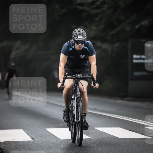 13.09.2026 - Stadtparktriathlon H.Heesch http://msf.ph/oto/10360928 13.09.2026 10:01:45 Radfahren 226, 324, 338 meine-sportfotos.de