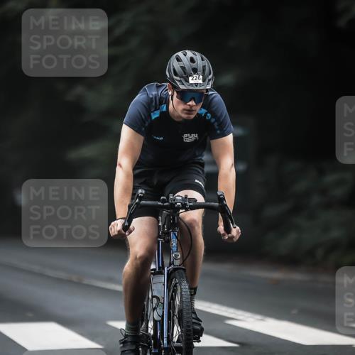 13.09.2026 - Stadtparktriathlon H.Heesch http://msf.ph/oto/10360935 13.09.2026 10:01:45 Radfahren 226, 324, 338 meine-sportfotos.de
