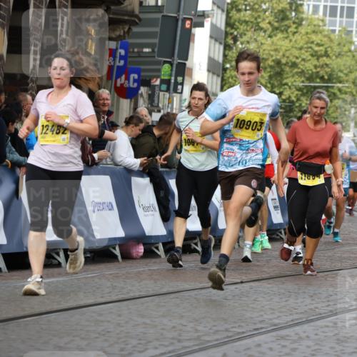 13.09.2026 - 21. swb-Marathon Bremen Strokosch-Dieckow http://msf.ph/oto/10360944 13.09.2026 10:58:15 Ziel 10078, 10543, 10559, 10565, 10604, 10707, 10728, 10826, 11136, 11153, 11332, 11532, 11568, 11824, 11856, 11863, 12228, 12231, 12427, 12551, 12555, 10530, 11004, 11131, 11152, 11202, 11384, 11403, 11455, 11686, 11750, 11906, 11953, 12092, 12180, 12518 meine-sportfotos.de