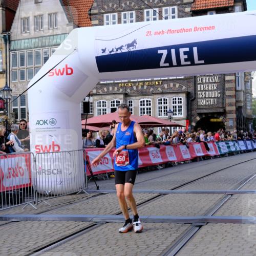 13.09.2026 - 21. swb-Marathon Bremen Tim E. http://msf.ph/oto/10360946 13.09.2026 12:58:01 Ziel 919, 4795 meine-sportfotos.de