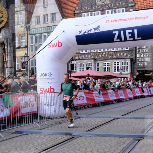 13.09.2026 - 21. swb-Marathon Bremen Tim E. http://msf.ph/oto/10360960 13.09.2026 12:58:13 Ziel 1323, 2099, 9065 meine-sportfotos.de
