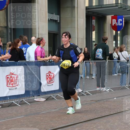 13.09.2026 - 21. swb-Marathon Bremen Strokosch-Dieckow http://msf.ph/oto/10360985 13.09.2026 11:21:40 Ziel 11639, 11698, 12157, 12211, 11104, 11262, 11780, 11821 meine-sportfotos.de