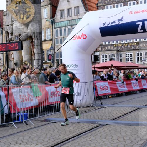 13.09.2026 - 21. swb-Marathon Bremen Tim E. http://msf.ph/oto/10361011 13.09.2026 12:58:14 Ziel 1323, 2099, 9065 meine-sportfotos.de