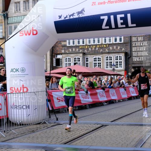 13.09.2026 - 21. swb-Marathon Bremen Tim E. http://msf.ph/oto/10361023 13.09.2026 12:58:24 Ziel 1323, 1604, 1717, 2073, 2099, 9065 meine-sportfotos.de